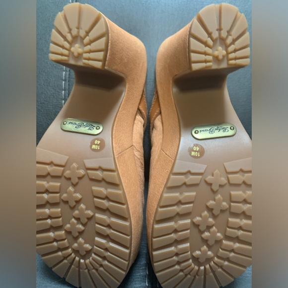 Worn Once excellent condition! box beat up a bit - Picture 7 of 7